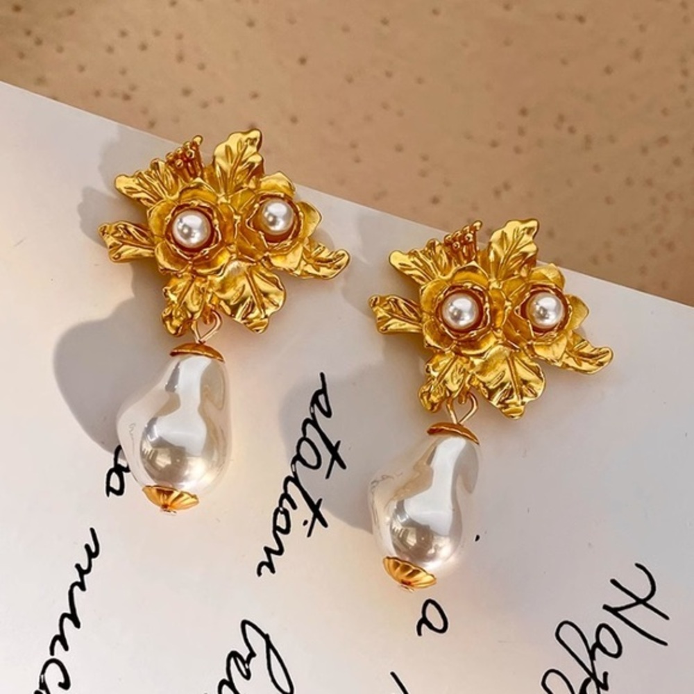 Elegant Baroque Floral Pearl Drop Earrings | Vintage style Gold Statement‎ new